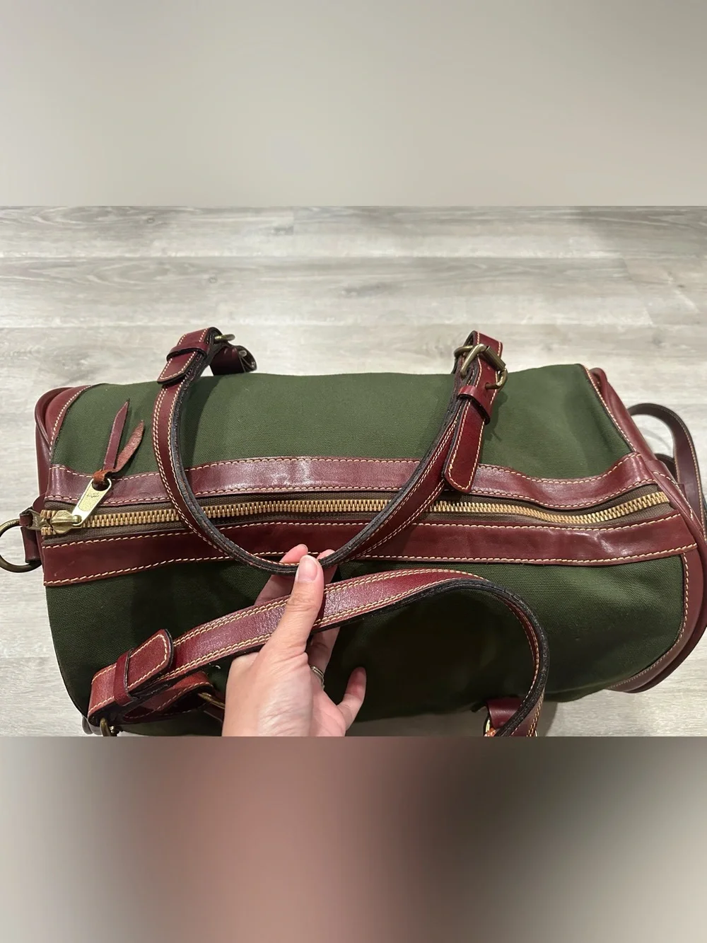 BG32 NWT Holland Sport Leather & Canvas Duffle Bag Safari Green 16” Length